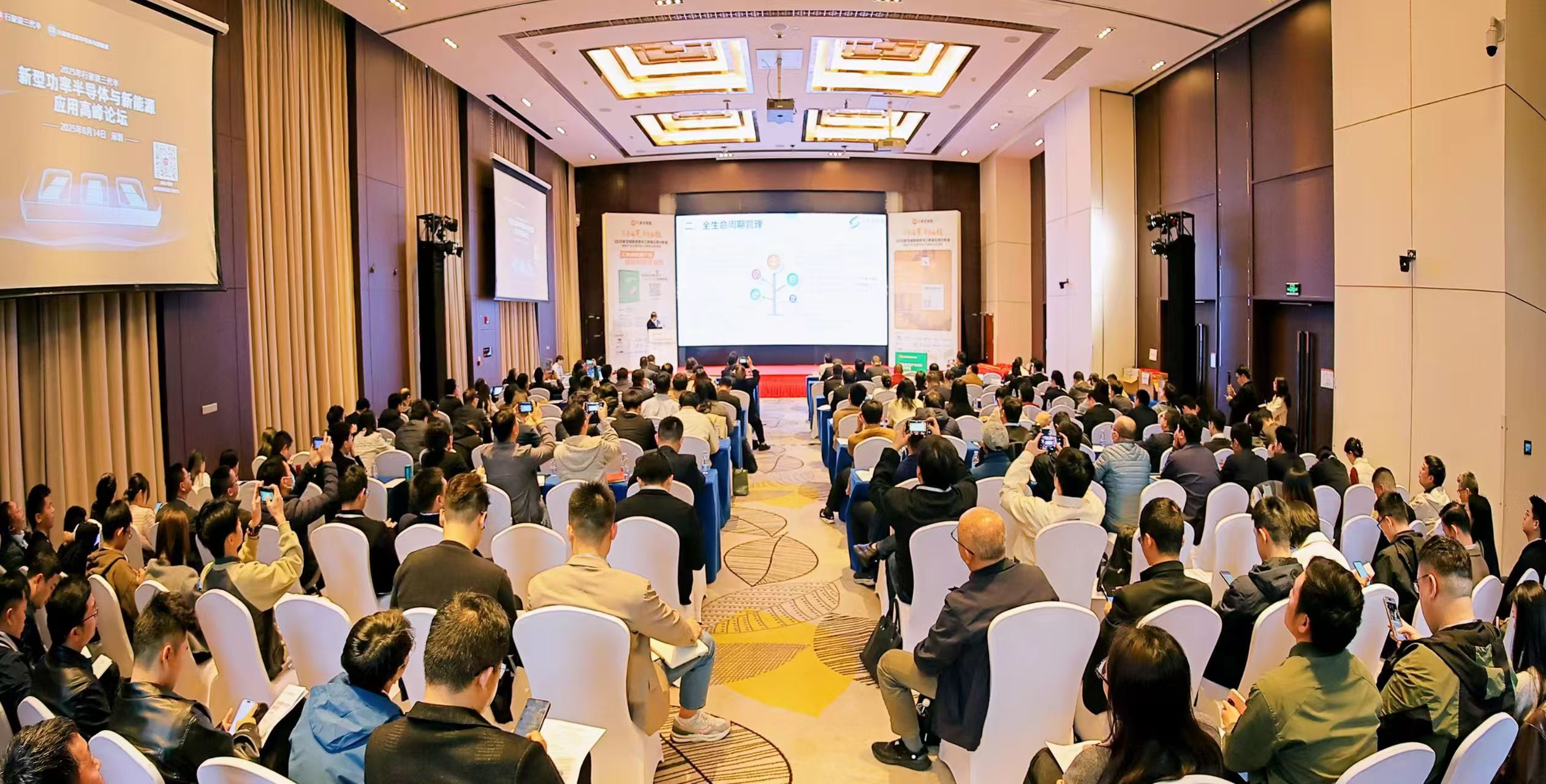 闪耀 “2025行家极光奖” | U乐国际数能斩获双奖